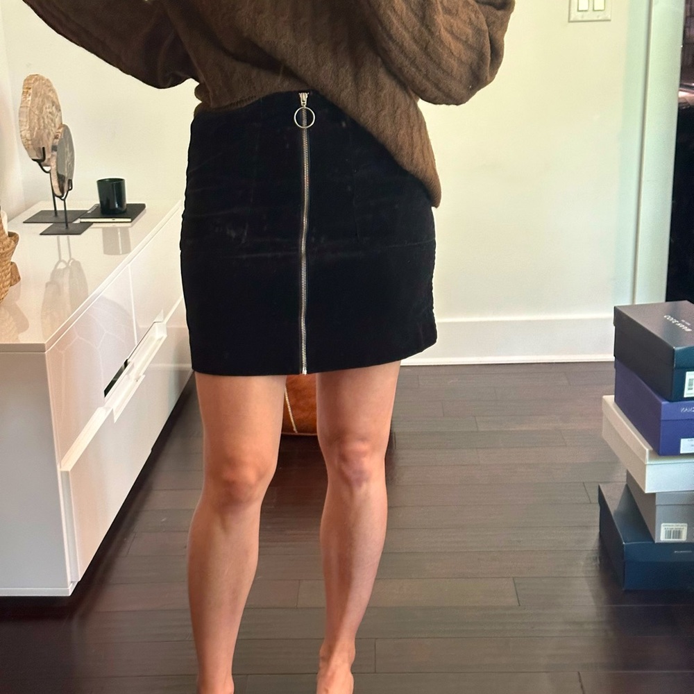 EUC HOLZWEILER Corduroy Zip-up Black Skirt Sz.M